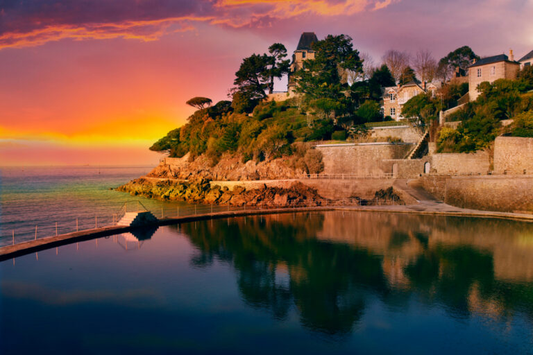 beautiful,sunset,in,dinard,city,,seaside,resort,in,brittany.,view
